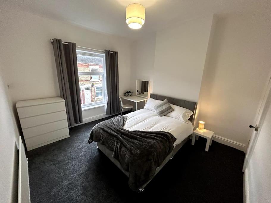 Stoke-on-Trent Bright Home From Home מראה חיצוני תמונה
